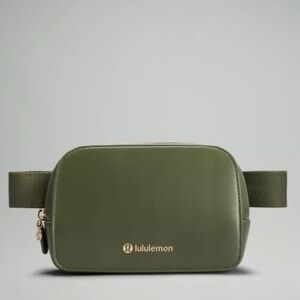 *new with tags* Lululemon Athletica Green Crossbody Bag